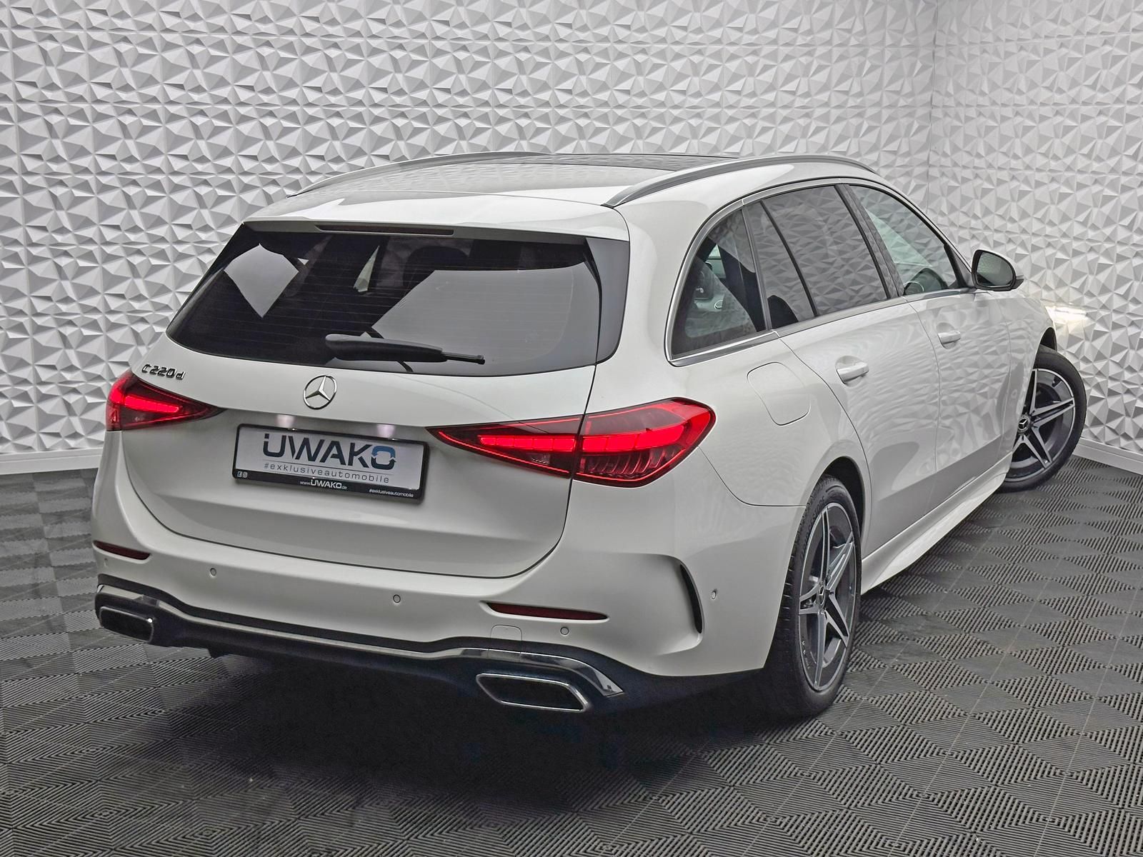 Fahrzeugabbildung Mercedes-Benz C 220d T AMG/MBUX/DIGI/PANORAMA/TOTW/RCAM/DAB