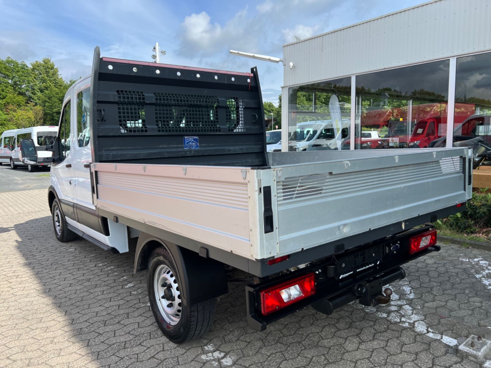 Fahrzeugabbildung Ford Transit Pritsche 350 L2 Doppelkabine *Allrad*