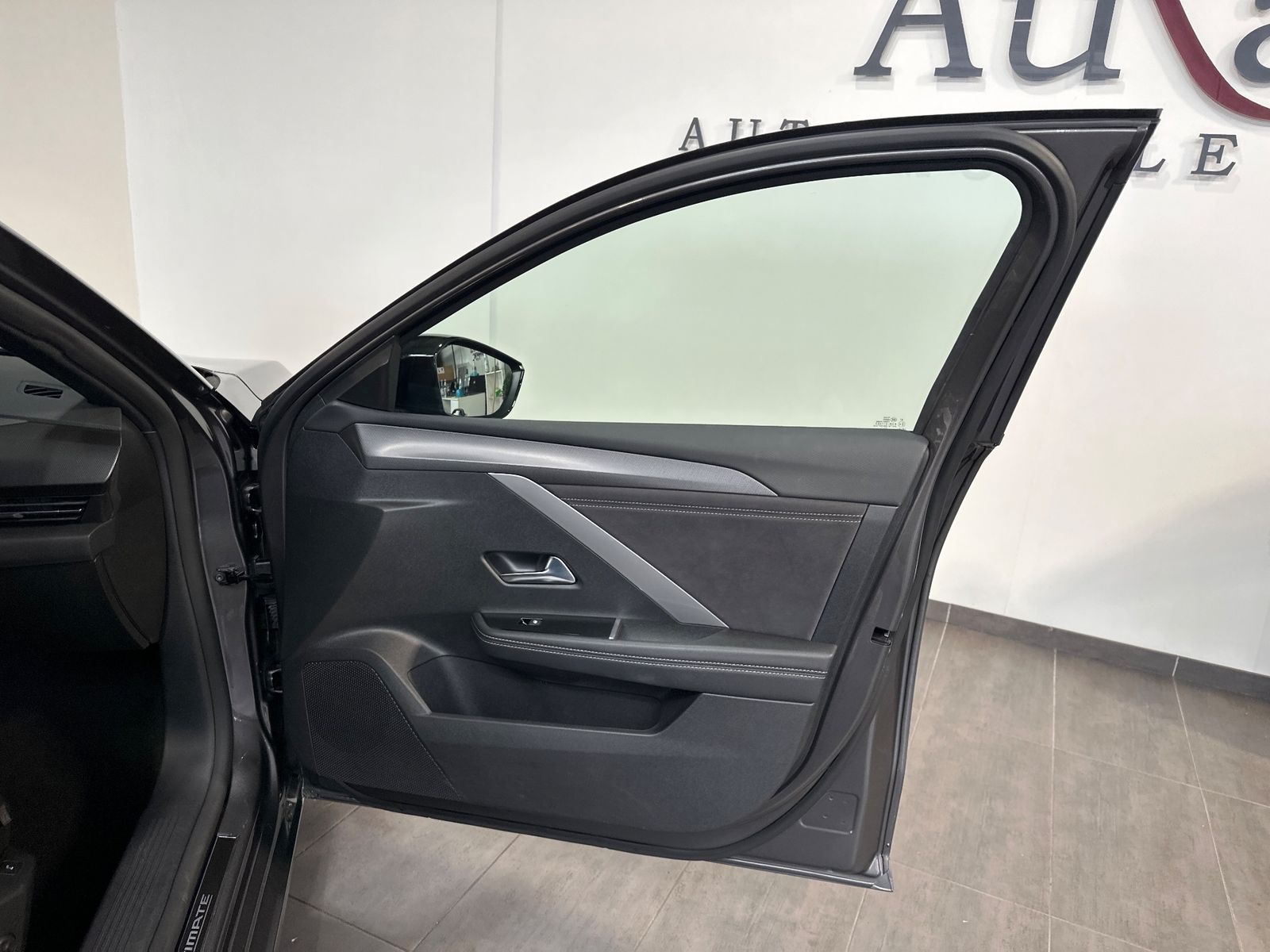 Fahrzeugabbildung Opel Astra SpT 1.5 D Automatik Ultimate NAV+LED+PANO