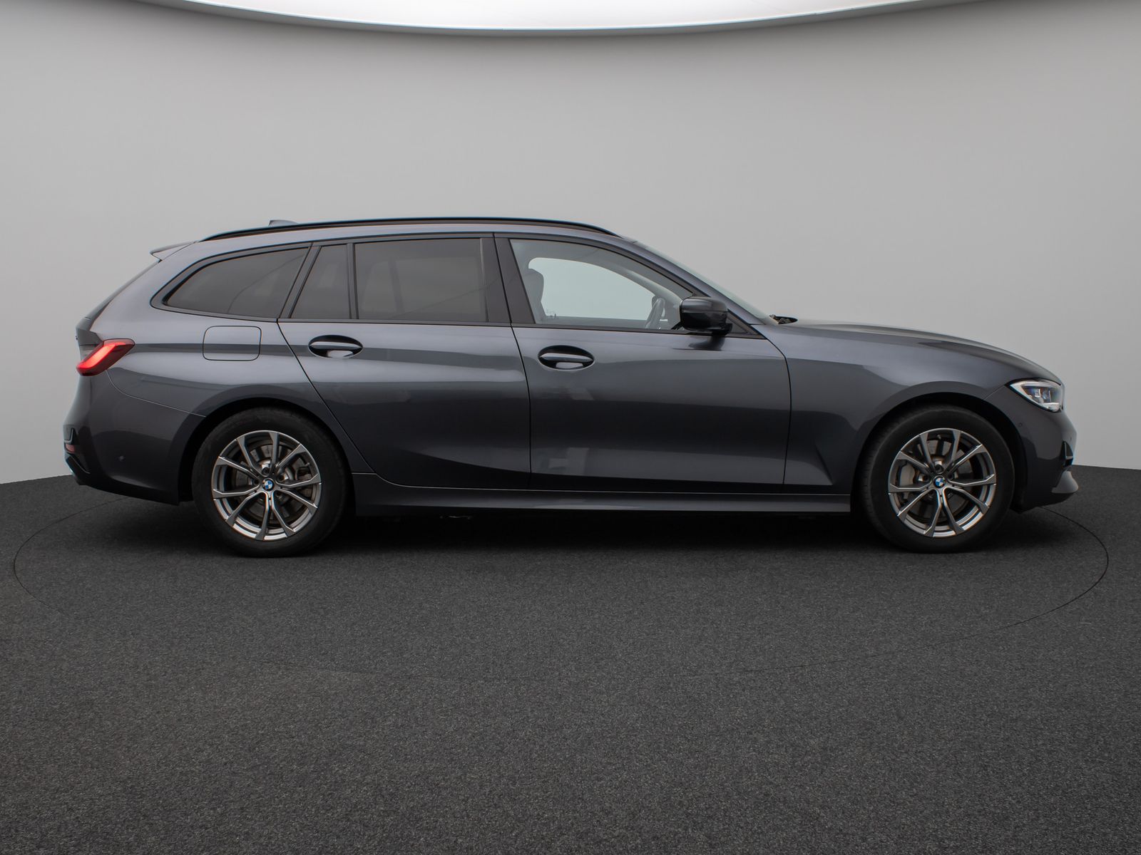 Fahrzeugabbildung BMW 330e xD Sport Line Panorama Laser Kamera HUD DAB