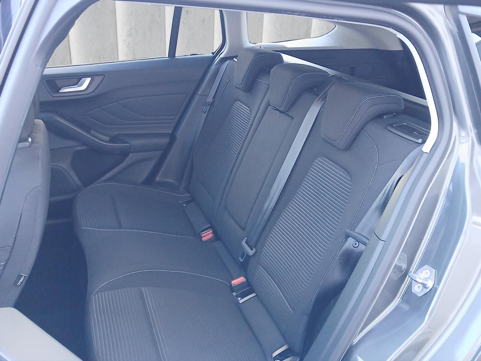 Ford Focus Titanium Turnier LED NAVI AHK KAMERA