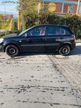Kia Rio  zuverlässig  203.000 km  Benzi... - gebrauchte Kia Rio aus dem Jahr 2005