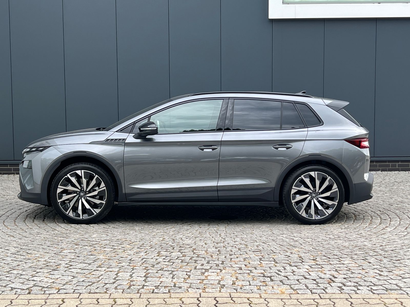 Fahrzeugabbildung SKODA Elroq 85 Sportline *AHK, Matrix-LED, LM'-21"*