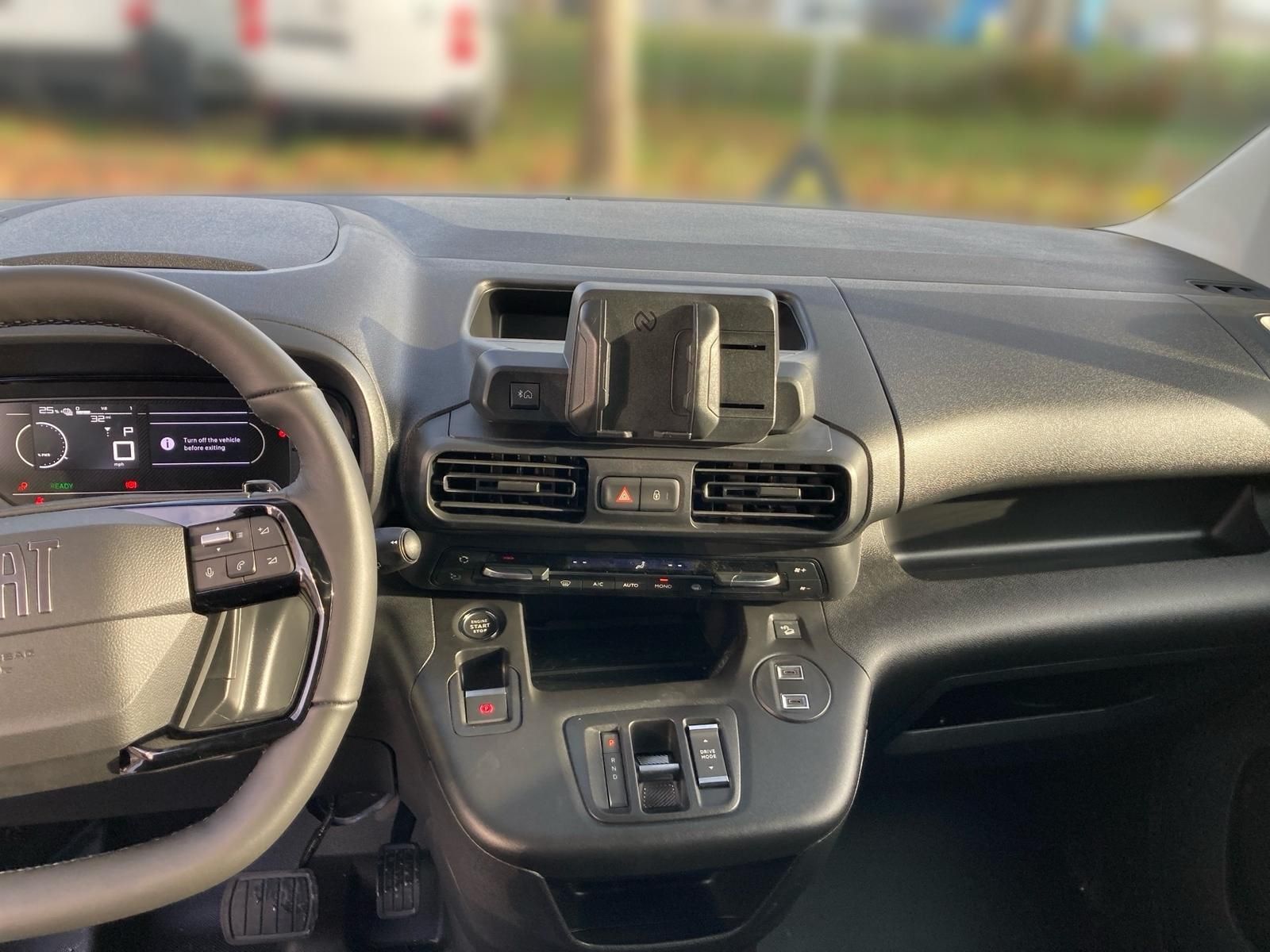 Fahrzeugabbildung Fiat e-Doblo L2 50 kwh 100 KW Kastenwagen