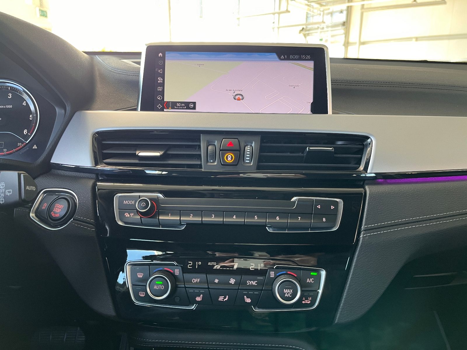 Fahrzeugabbildung BMW X2 sDrive 18d Sport Line LED NAV DAB SHZ PDC 18"