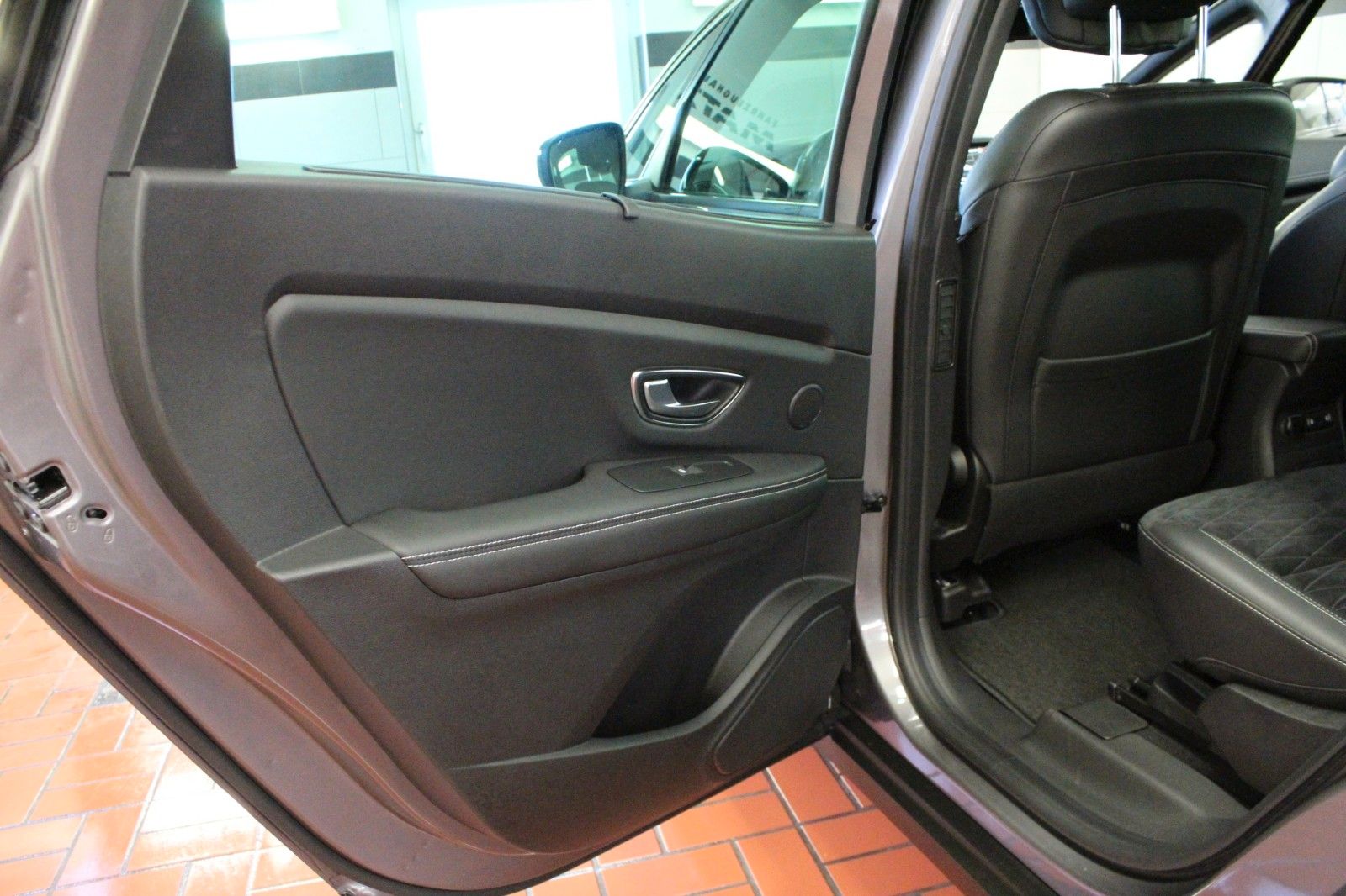 Fahrzeugabbildung Renault Grand Scenic Tce160 EDC Black*Panorama*