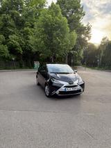 Toyota Aygo (X) 1,0-l-VVT-i x-play Team Deutschland... - Toyota Aygo (X) in Augsburg