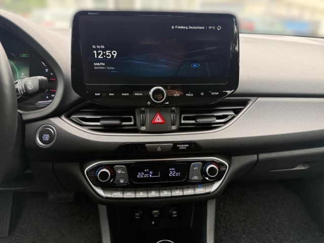 Fahrzeugabbildung Hyundai i30 1.5 cw Trend +KLIMA+NAVI+PDC+RFK+DAB+UVM+