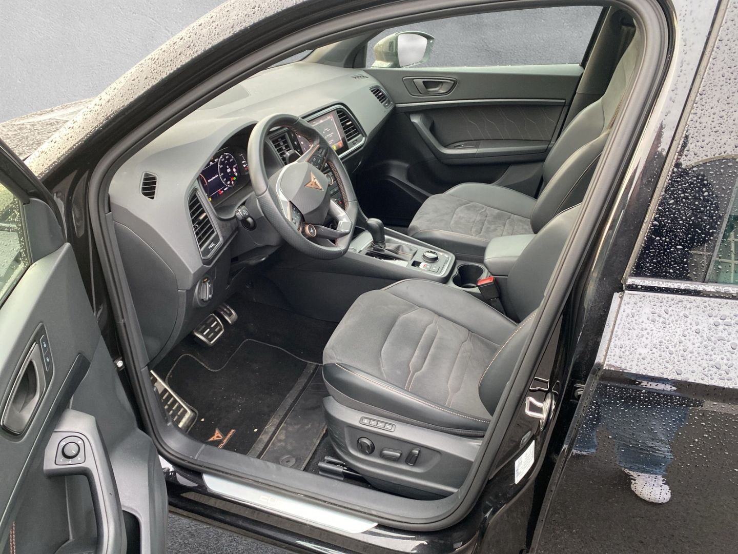 Fahrzeugabbildung CUPRA Ateca VZ 4Drive *AHK-klappbar *El. Panodach *NP