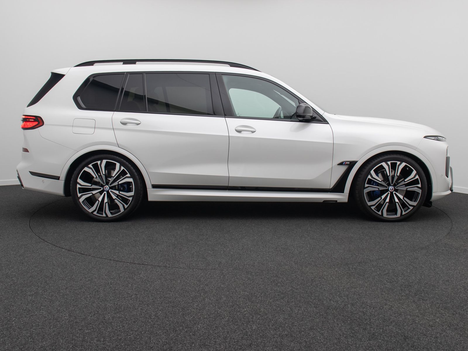 Fahrzeugabbildung BMW X7 M60i xD Individual HUD B&W SoftCL 23Zoll VOLL