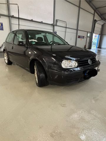 Volkswagen VW GOLF 4 1.6  BJ 2002 SPECIAL LINE