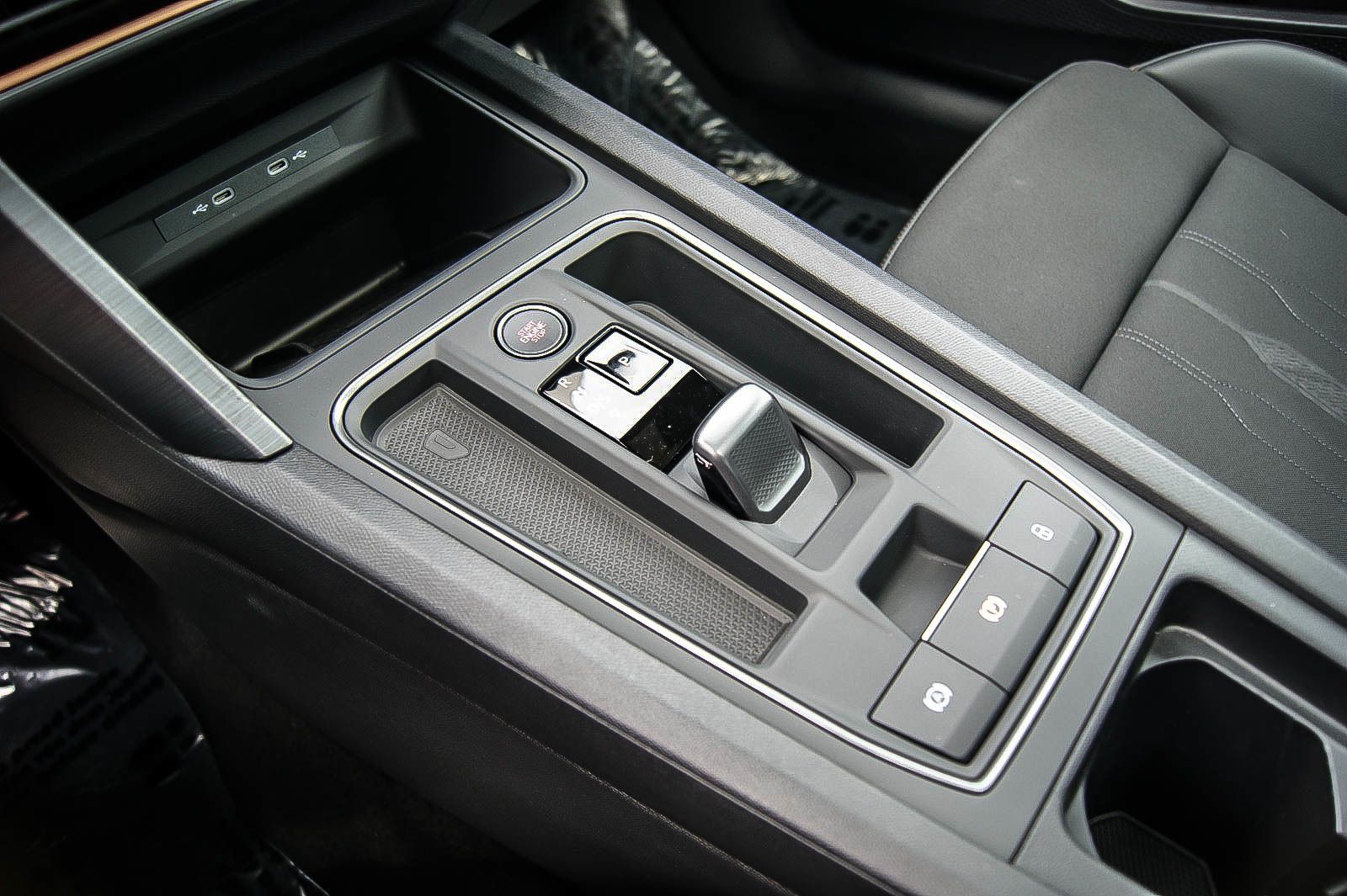 Fahrzeugabbildung CUPRA Leon Sportstourer e-Hybrid PANORAMA CARPLAY ACC