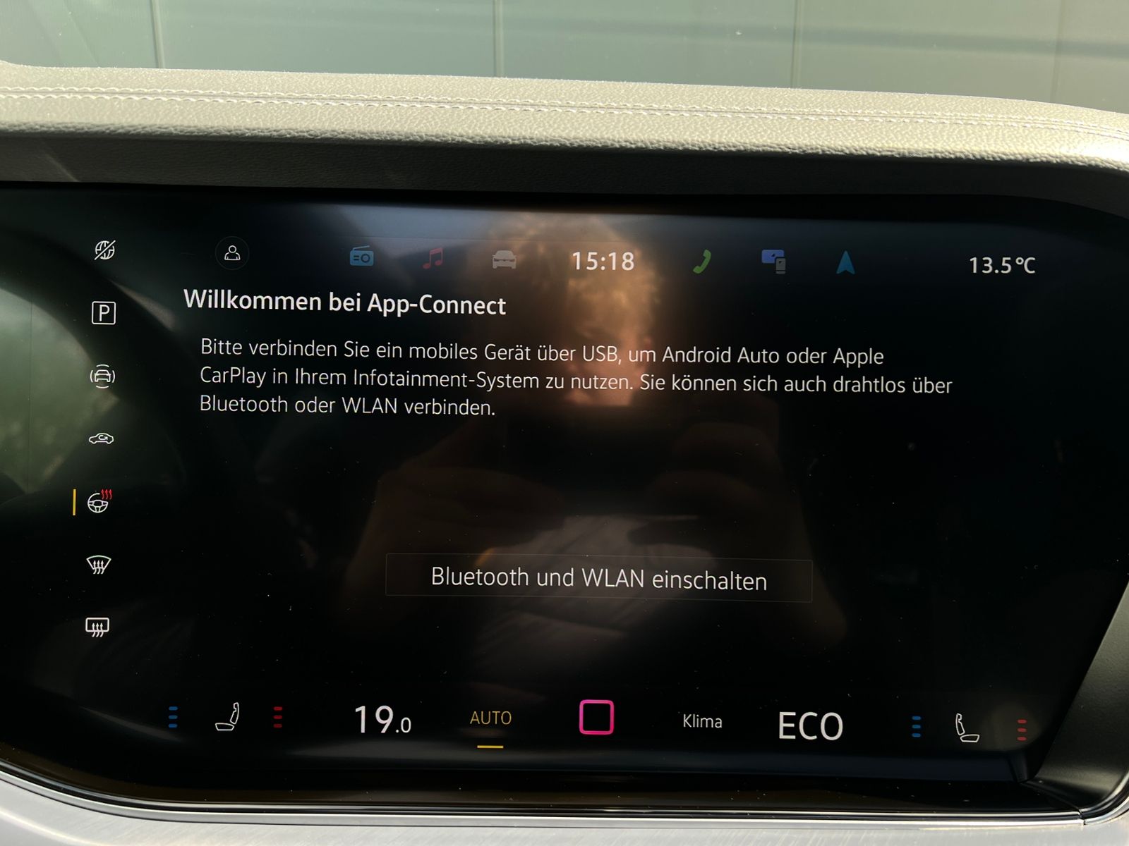Fahrzeugabbildung Volkswagen Touareg R-Line 3.0 TDI 4MOTION *AHK, Luft, Pano,