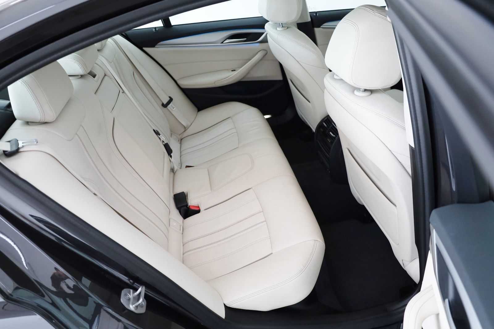 Fahrzeugabbildung BMW 530e Leder,Navi,LED,SpSi,SH,Kamera,Parkassist.