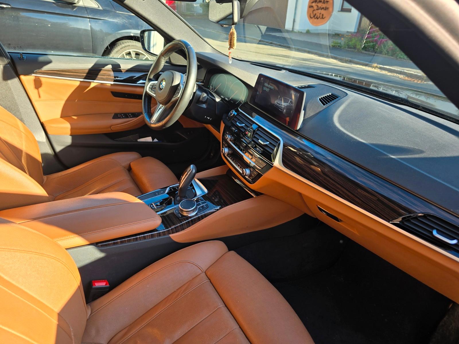 BMW 530d xDrive Touring M-Sport Vollaustattung