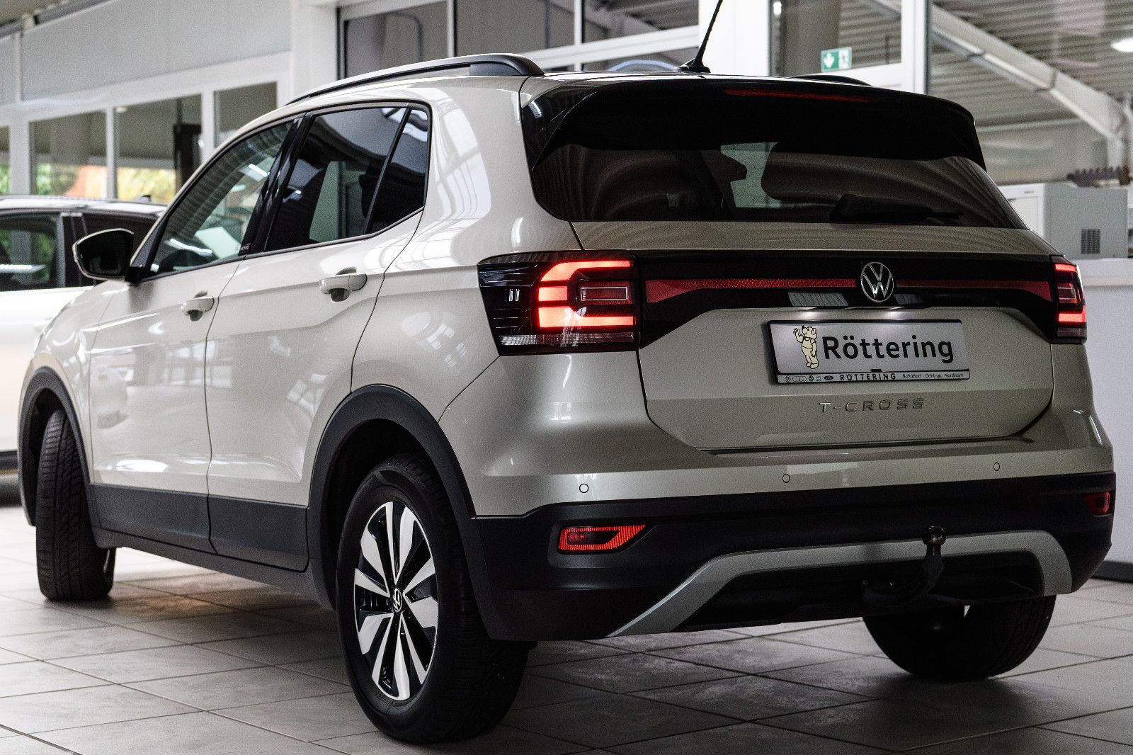 Fahrzeugabbildung Volkswagen T-Cross Move+AHK+GJR+NAVI+SHZ+ALU+ACC+DAB