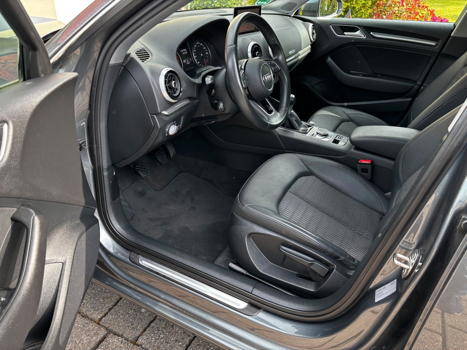 Audi A3 2,0TDI Sportback design/LED/Navi/SHZ/PDC/Temp foto 17