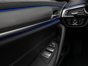 Fahrzeugabbildung BMW 530d Tour Luxury Line AHK Pano H/K Kamera DAB