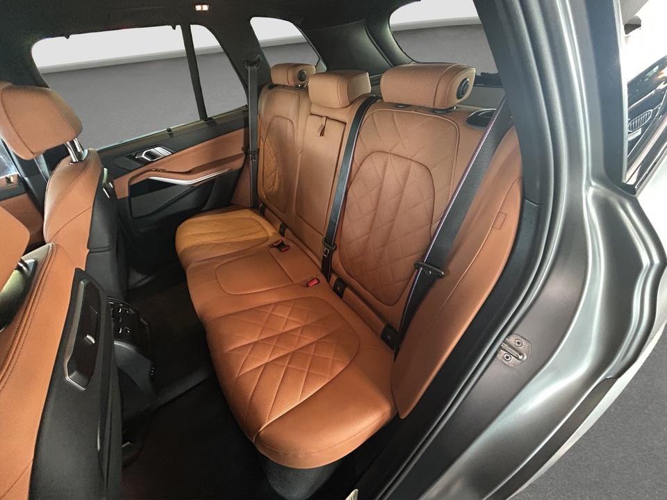 BMW X5 M60i 22" SkyLounge Sitzbelüftung Massage