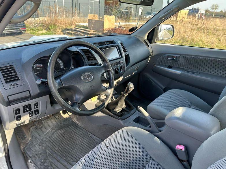 TOYOTA HILUX 4WD 2.5 DIESEL - 120 CV- GPS - BVM - ATTELAGE FIXE