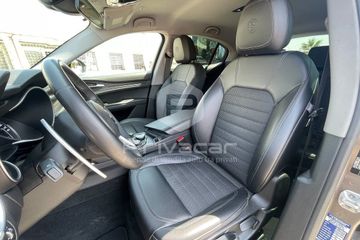 Alfa-Romeo Stelvio - 12