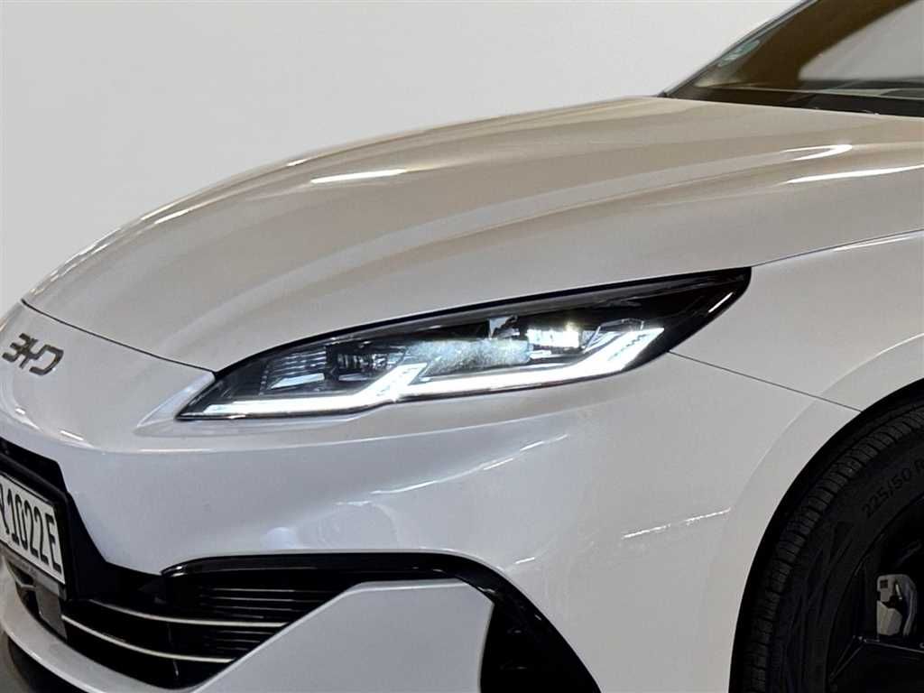 BYD SEAL 6