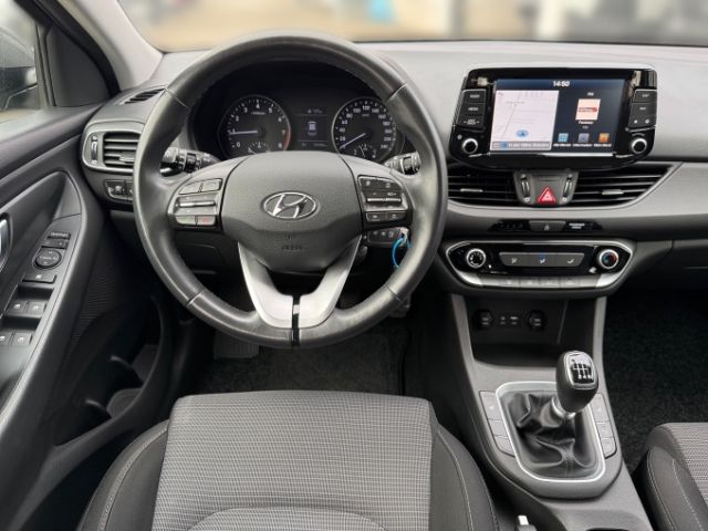 Fahrzeugabbildung Hyundai i30 Soko Navi 1.4 +NAVI+CARPLAY+RADIO+KLIMA+SHZ+