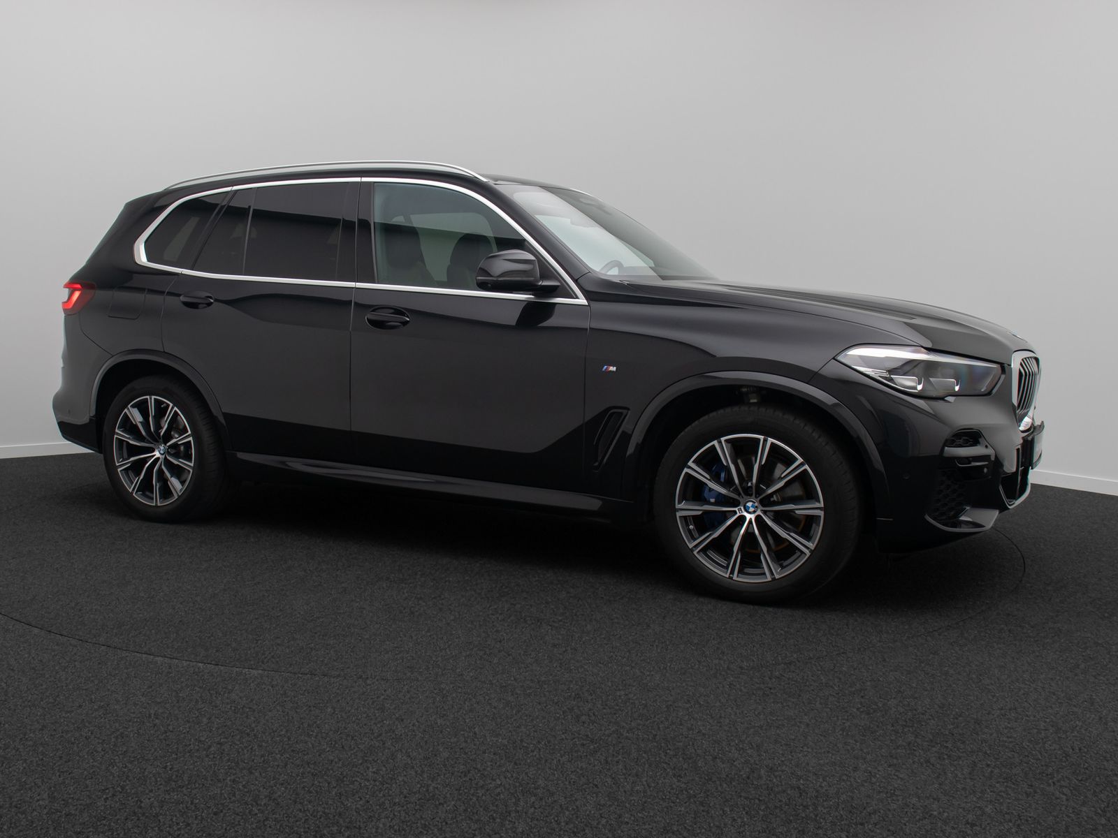 Fahrzeugabbildung BMW X5 xD30d M Sport Panorama 360°HUD DAB HiFi AHK