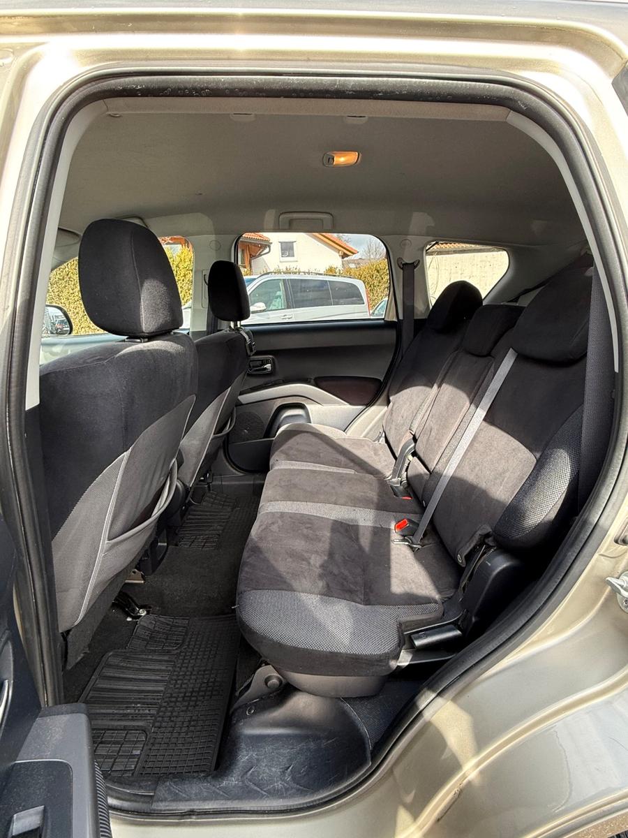 Mitsubishi Outlander 2.4-Allrad-Klima-7 Sitze-PDC-Tüv 07/28
