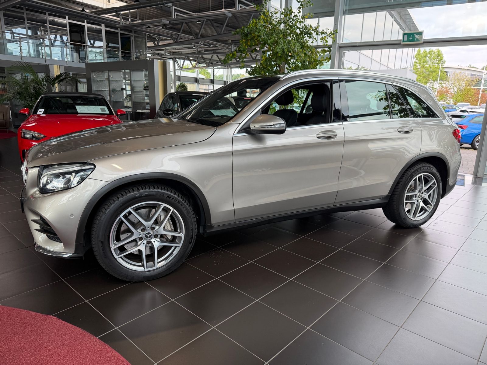 Fahrzeugabbildung Mercedes-Benz GLC 220 d 4Matic AMG Line PANO LED NAV