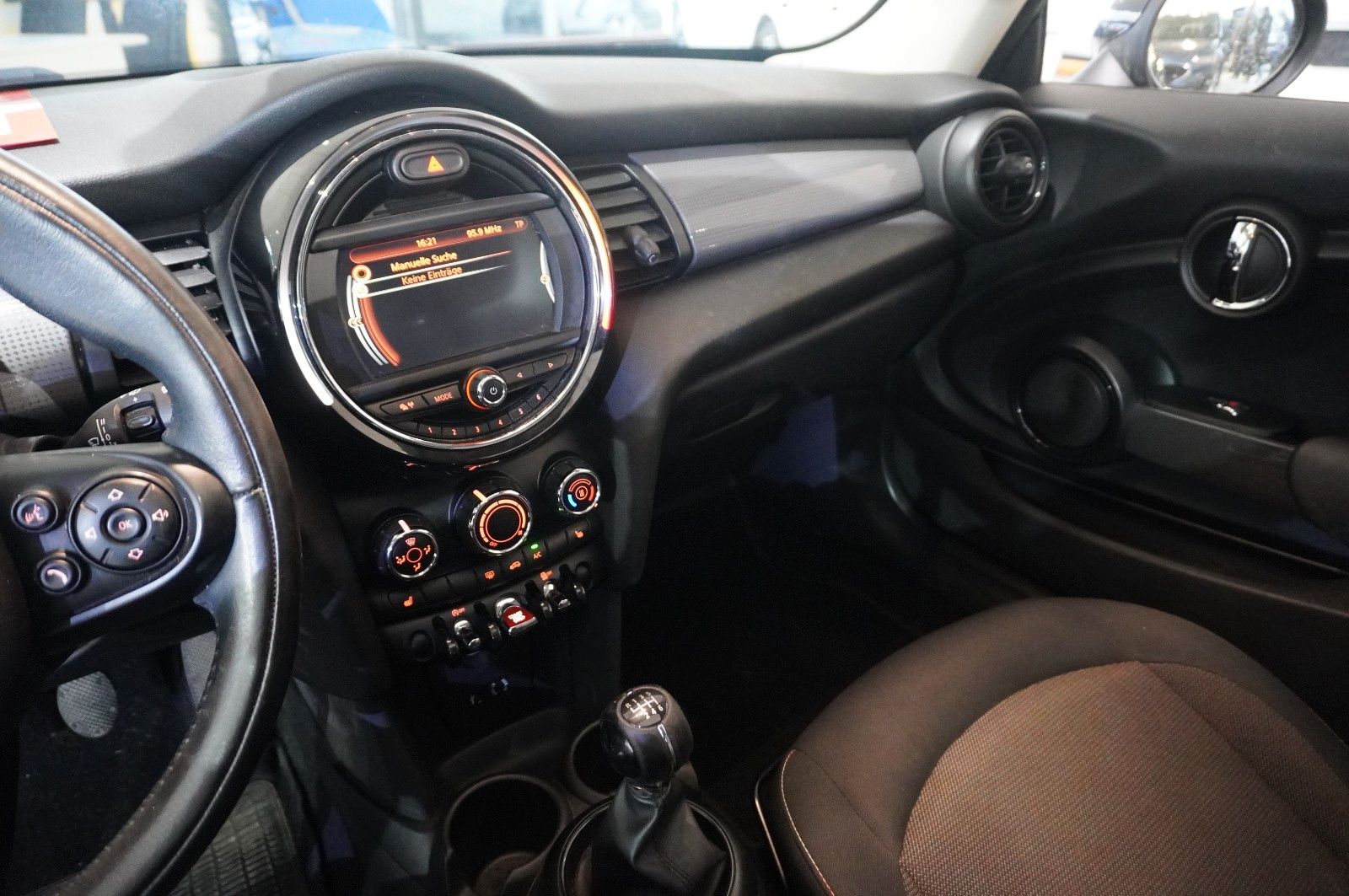 Fahrzeugabbildung MINI COOPER 1.5 3-TÜR PANO./SHZ/KLIMA/BT