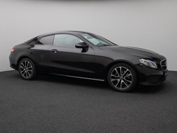 Fahrzeugabbildung Mercedes-Benz E 200 Coupé 9G-Tronic Burmester Kamera DAB Sport