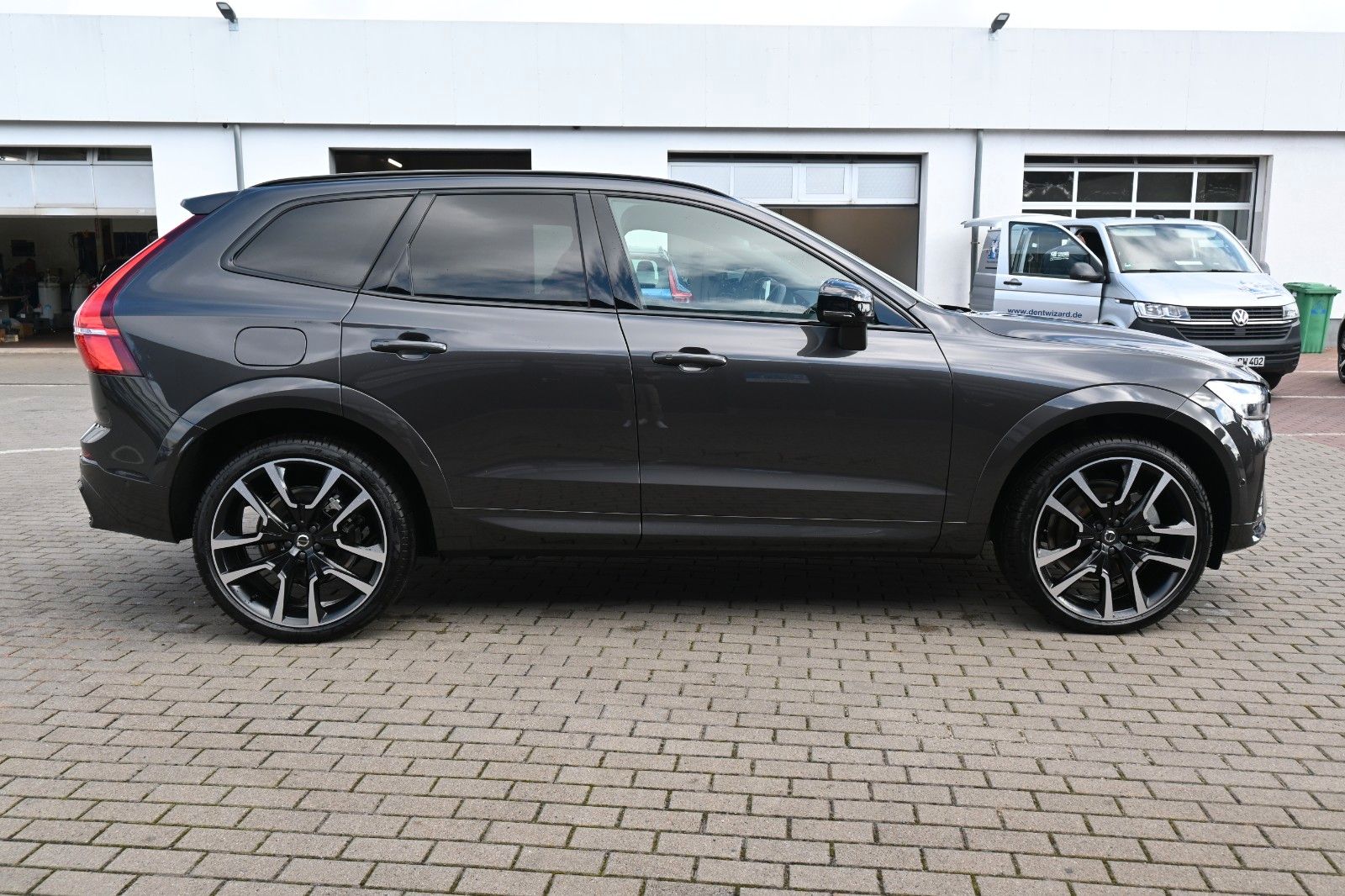 Fahrzeugabbildung Volvo XC60 B4 D AWD Ultimate Dark*STDHZG*LUFT*22"*AHK