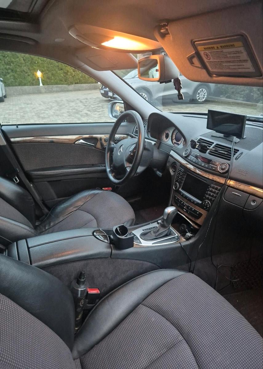 Mercedes-Benz E320 2004 — photo 5