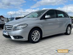 Fahrzeugabbildung Mercedes-Benz B 180 Navigationssystem Sitzheizung