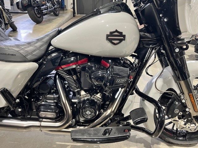 Fahrzeugabbildung Harley-Davidson CVO Milwaukee-Eight 117 mit einigen Umbauten
