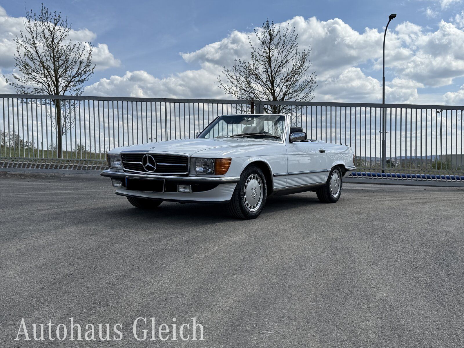 Fahrzeugabbildung Mercedes-Benz 560 SL Klima/Sitzhzg./Radio MB - Exquisit -