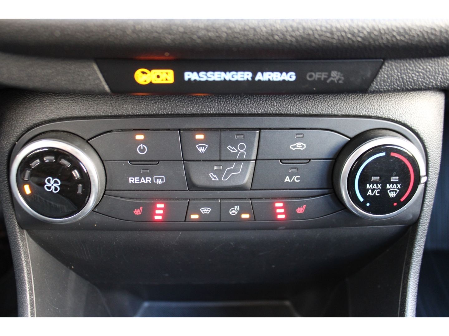 Fahrzeugabbildung Ford Fiesta Cool & Connect AppLink GRA PDC Winter-P.