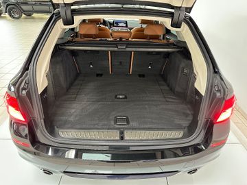 Fahrzeugabbildung BMW 520d xD Sport Line DAB Kamera NaviPro HUD Alarm