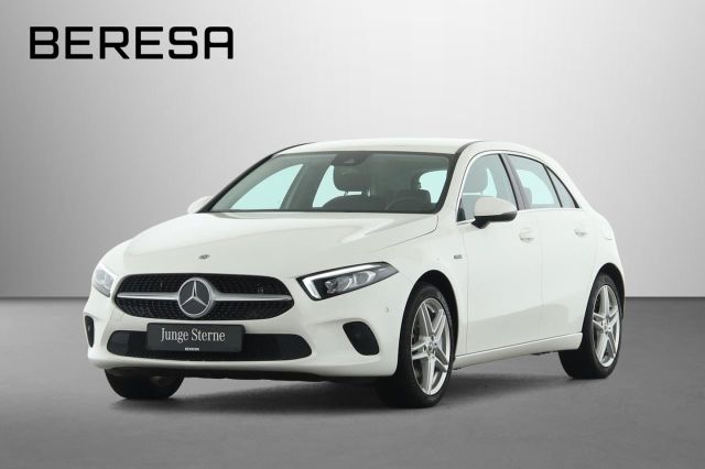 Mercedes-Benz A 250 e Progressive LED Kamera Burmester MBUX