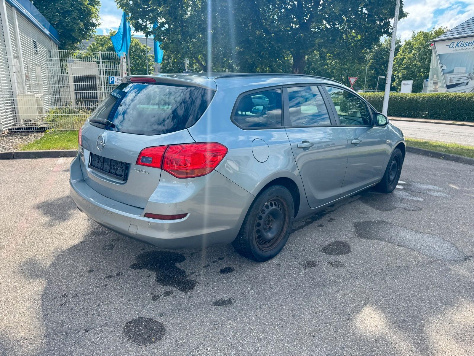 Opel Astra 2011 — photo 5