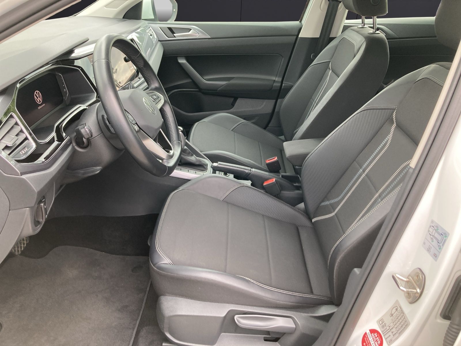 Fahrzeugabbildung Volkswagen Taigo TSI Style DSG IQ-Light Navi AHK RFK SHZ
