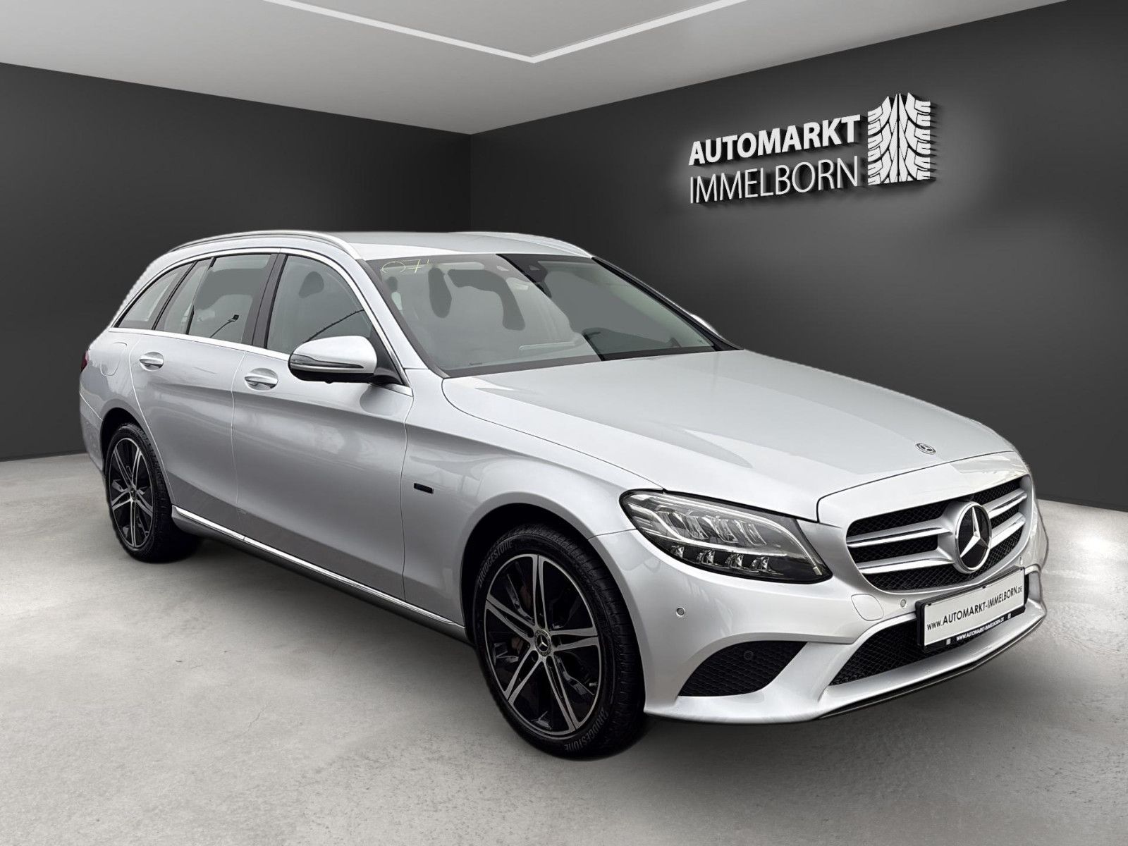MERCEDES-BENZ C 300 T e Tempo*AHK*Navi*DAB*18*LED*360*1Hand