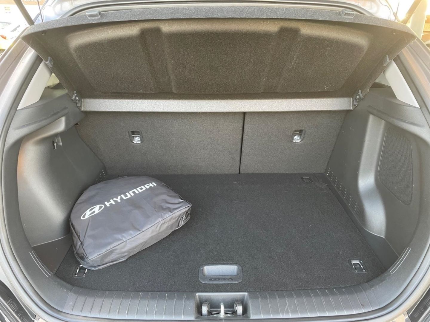 Fahrzeugabbildung Hyundai KONA Elektro 64 kWh (150 kW) Prime Sitzpaket Nav