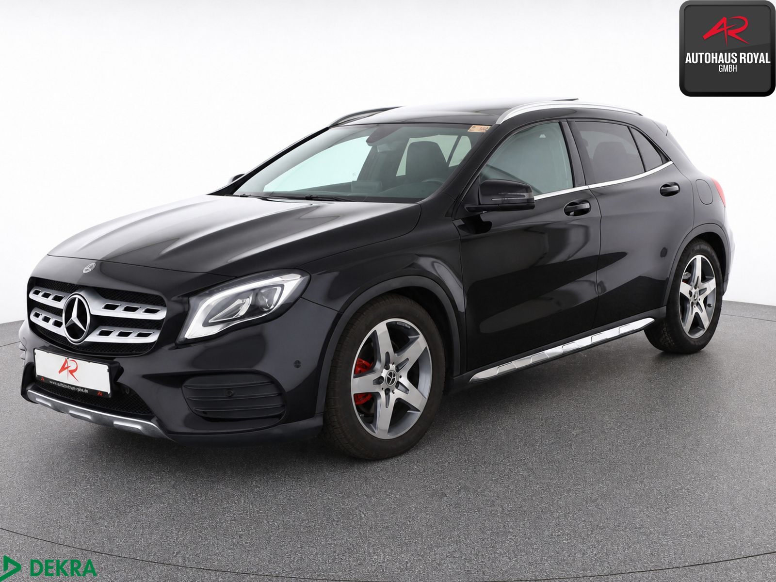 MERCEDES-BENZ GLA 250 4M AMG KAMERA,TOTWINKEL,PANORAMA,18ZOLL