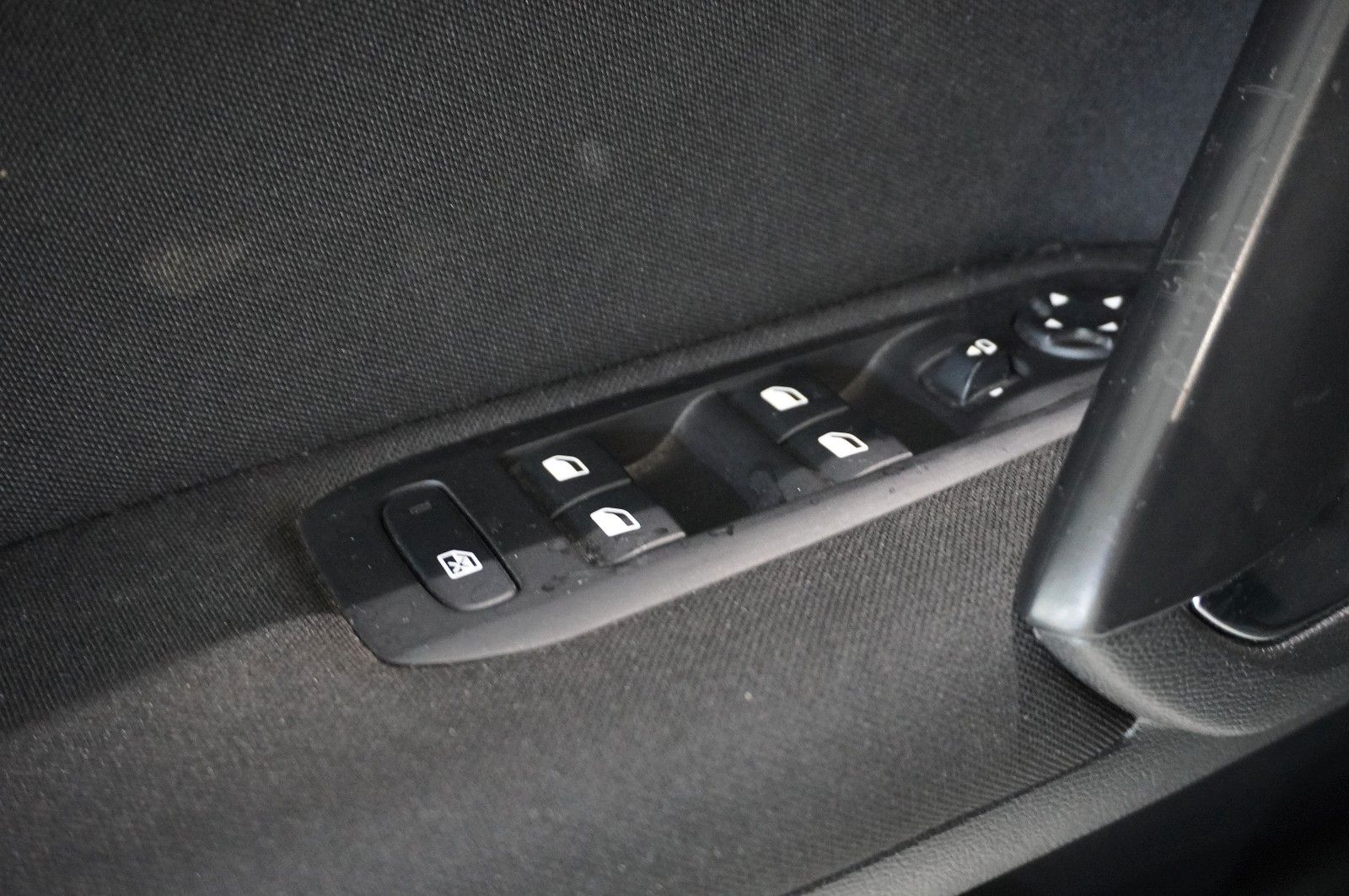 Fahrzeugabbildung Peugeot 308 SW 1.2T ALLURE NAVI/LED/KAMERA/SHZ/SPORT/AHK