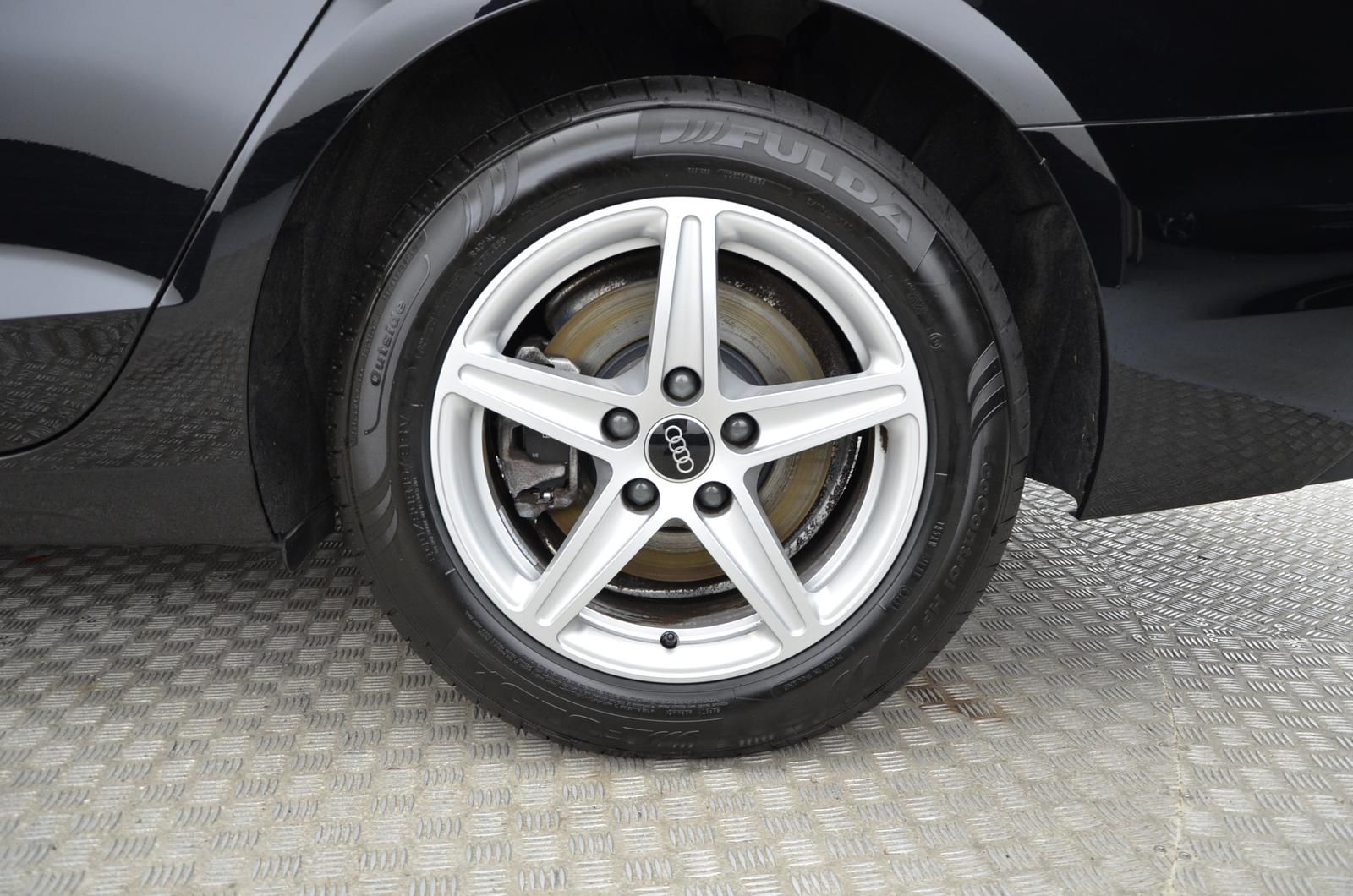 Fahrzeugabbildung Audi A4 Avant 30 TDI 100kW S tronic Navi