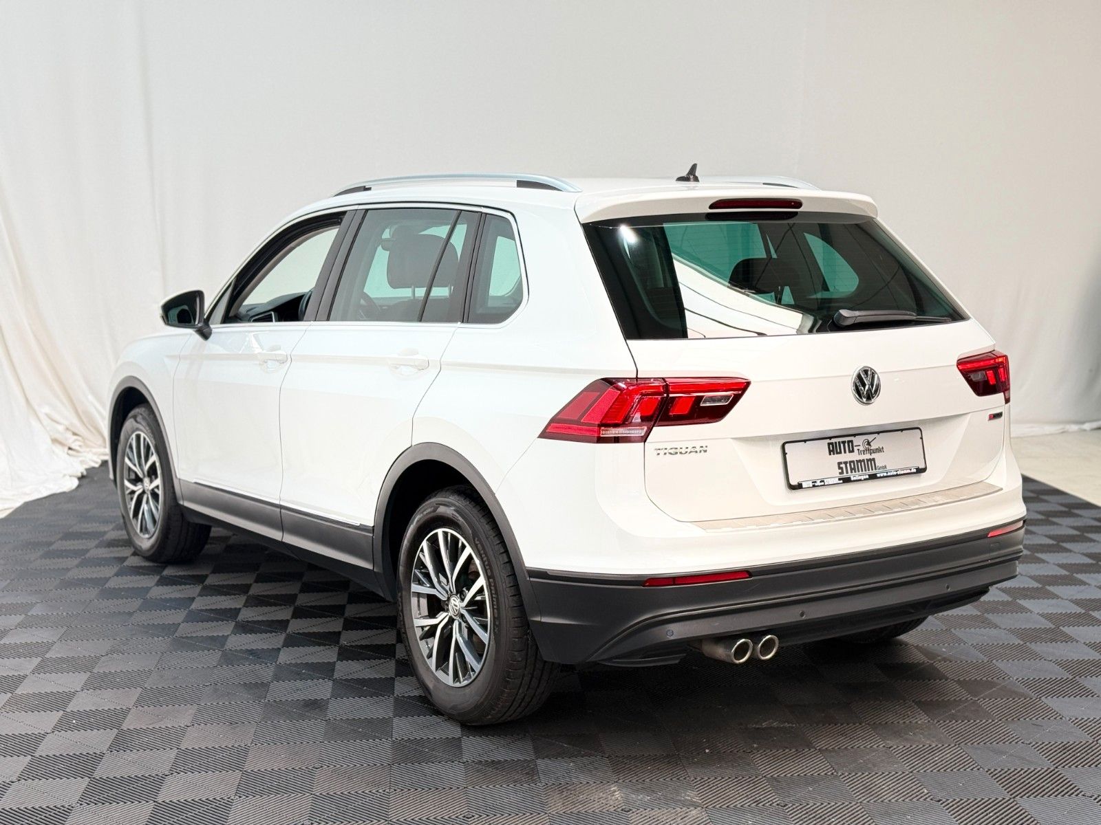 Fahrzeugabbildung Volkswagen Tiguan Comfortline DSG-4Motion-Full Link