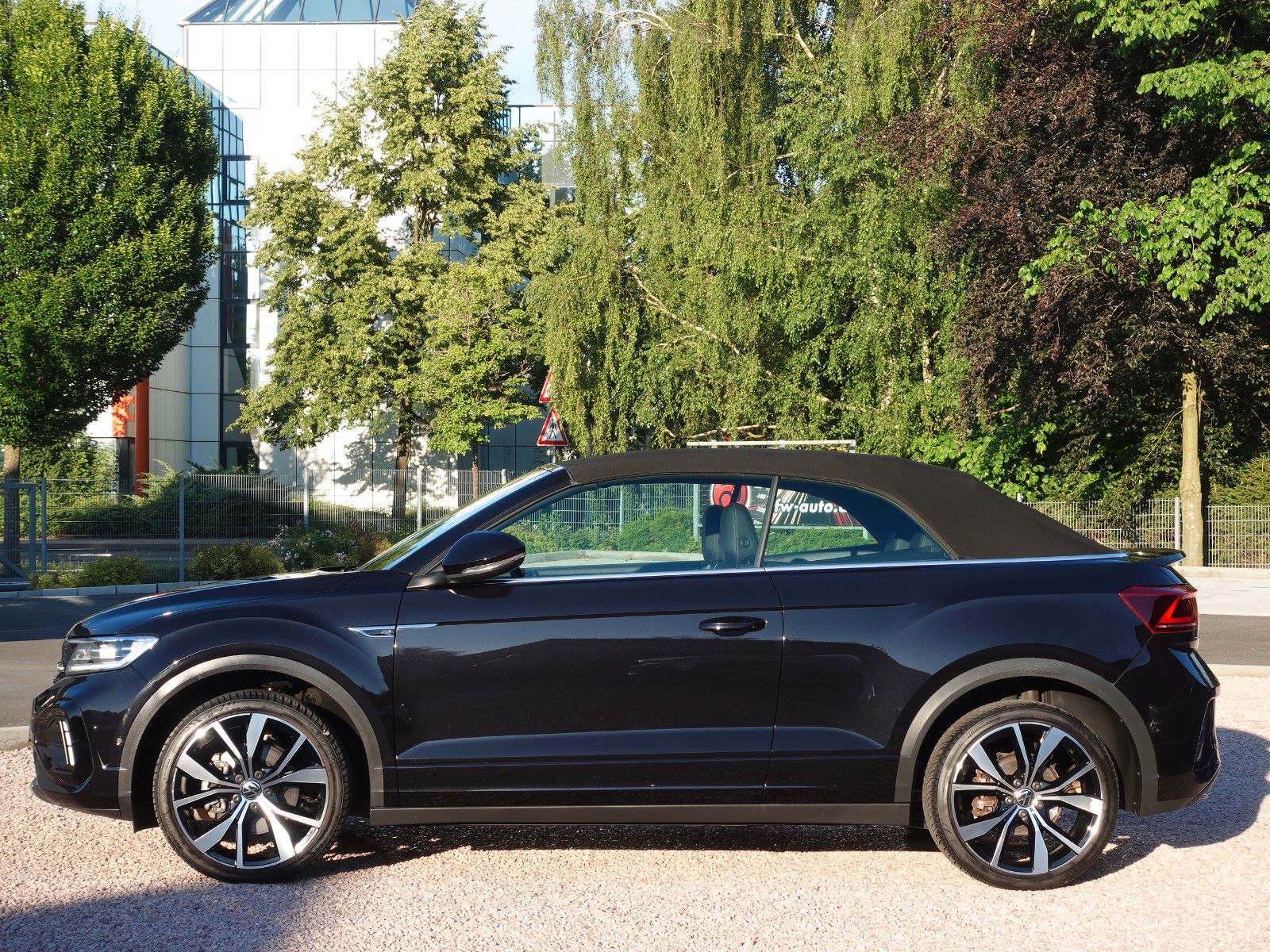 Fahrzeugabbildung Volkswagen T-Roc Cabriolet 1.5 TSI DSG R-Line AHK/Matrix/