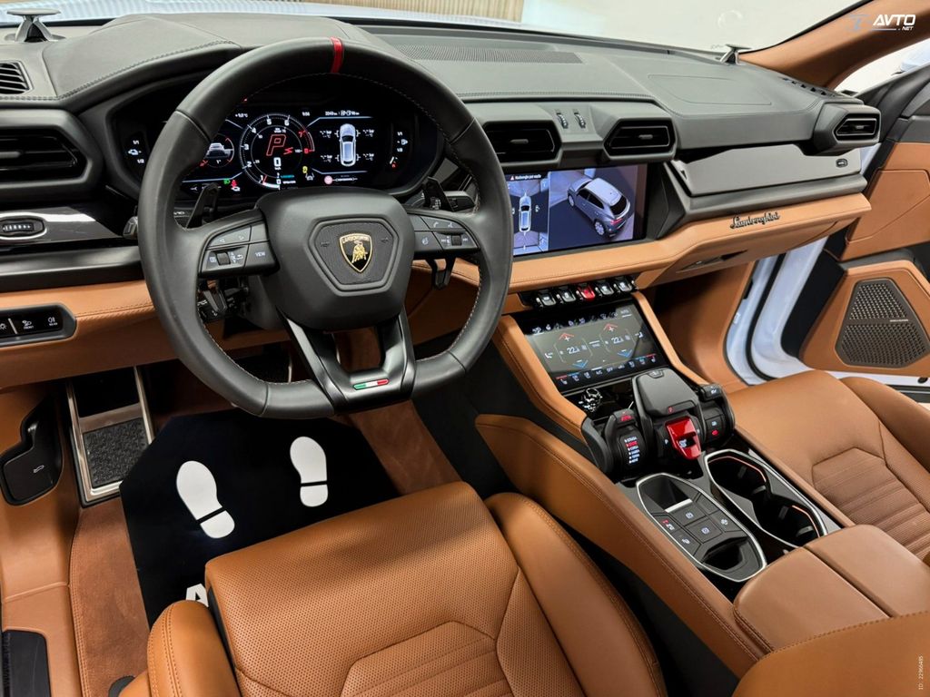 LAMBORGHINI Urus 2026